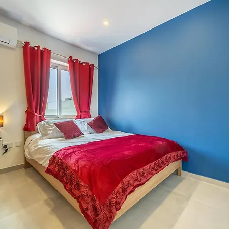 Apartament Sleek & Stylish 2br With Large Private Terrace - Close To Saint Julian's & Tigne Shopping Mall