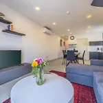 Sleek & Stylish 2br With Large Private Terrace - Close To Saint Julian's & Tigne Shopping Mall Apartman *