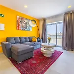 Apartman Sleek & Stylish 2br With Large Private Terrace - Close To Saint Julian's & Tigne Shopping Mall