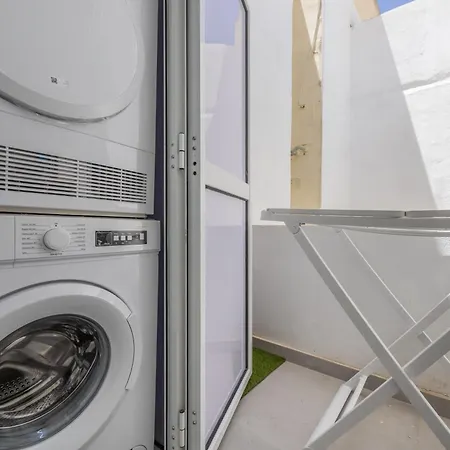 Apartment Sleek & Stylish 2br With Large Private Terrace - Close To Saint Julian's & Tigne Shopping Mall *