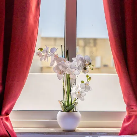 Sleek & Stylish 2br With Large Private Terrace - Close To Saint Julian's & Tigne Shopping Mall