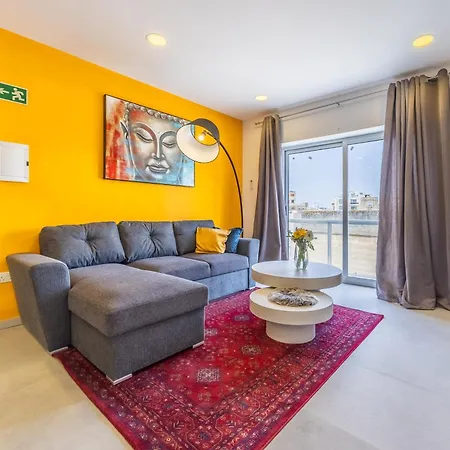 Daire Sleek & Stylish 2br With Large Private Terrace - Close To Saint Julian's & Tigne Shopping Mall