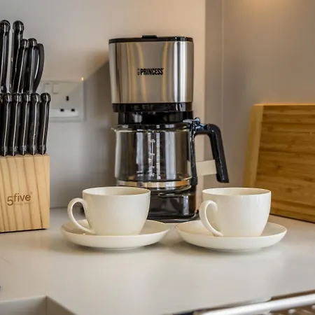 Apartment Sleek & Stylish 2br With Large Private Terrace - Close To Saint Julian's & Tigne Shopping Mall *