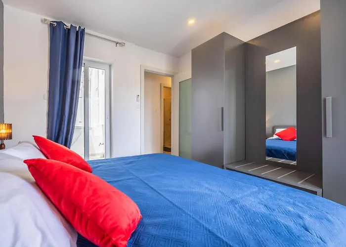 Sleek & Stylish 2br With Large Private Terrace - Close To Saint Julian's & Tigne Shopping Mall * Sliema