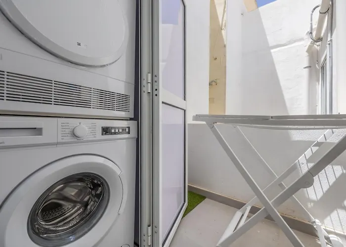 Appartement Sleek & Stylish 2br With Large Private Terrace - Close To Saint Julian's & Tigne Shopping Mall *