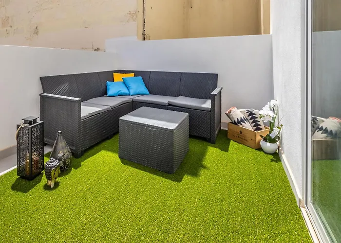 Sleek & Stylish 2br With Large Private Terrace - Close To Saint Julian's & Tigne Shopping Mall