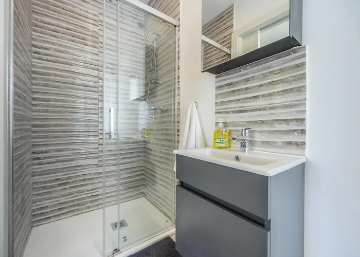 Sleek & Stylish 2br With Large Private Terrace - Close To Saint Julian's & Tigne Shopping Mall