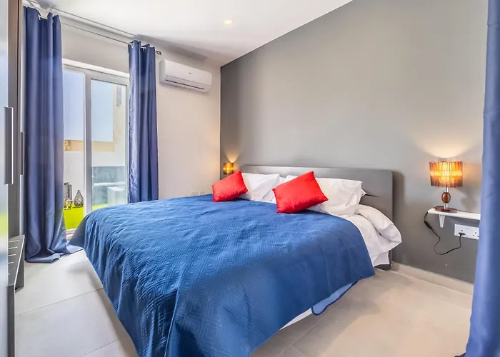 Sleek & Stylish 2br With Large Private Terrace - Close To Saint Julian's & Tigne Shopping Mall * Sliema