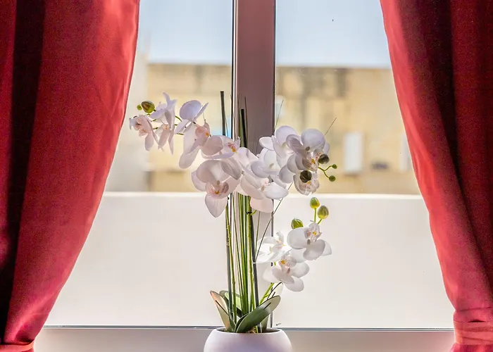 Sleek & Stylish 2br With Large Private Terrace - Close To Saint Julian's & Tigne Shopping Mall