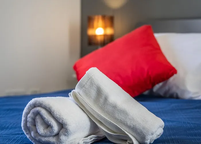 Sleek & Stylish 2br With Large Private Terrace - Close To Saint Julian's & Tigne Shopping Mall Appartement