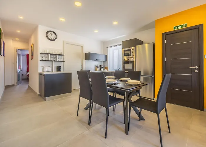 Sleek & Stylish 2br With Large Private Terrace - Close To Saint Julian's & Tigne Shopping Mall Appartement