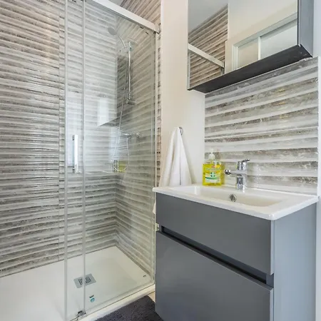 Sleek & Stylish 2br With Large Private Terrace - Close To Saint Julian's & Tigne Shopping Mall