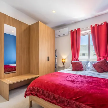 アパート Sleek & Stylish 2br With Large Private Terrace - Close To Saint Julian's & Tigne Shopping Mall スリーマ